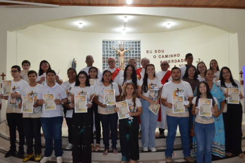 Paróquia São Sebastião celebra Crisma de 18 jovens e posse de novo sacerdote em Epitaciolândia